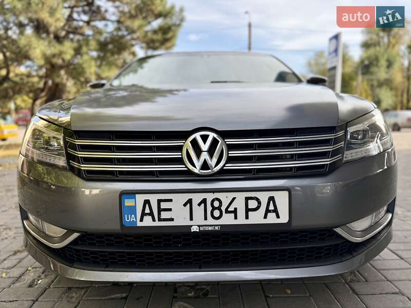 Седан Volkswagen Passat 2014 в Дніпрі