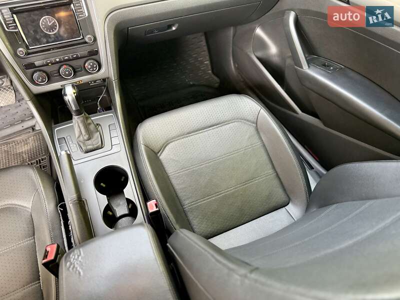 Седан Volkswagen Passat 2014 в Дніпрі