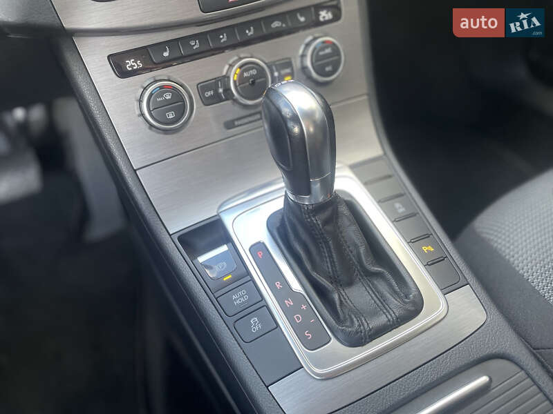 Універсал Volkswagen Passat 2012 в Хмельницькому