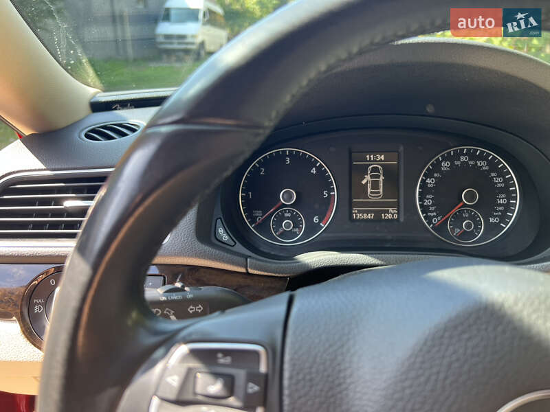 Седан Volkswagen Passat 2015 в Калуше