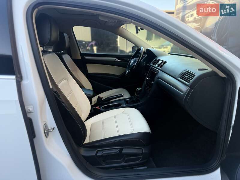Седан Volkswagen Passat 2015 в Львові