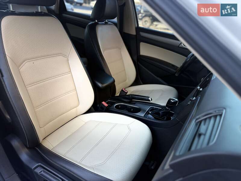 Седан Volkswagen Passat 2015 в Львові