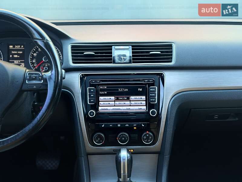 Седан Volkswagen Passat 2015 в Львові