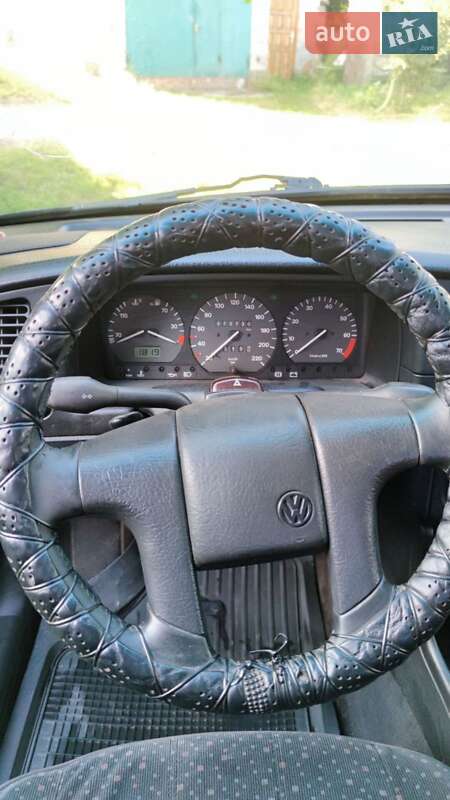 Седан Volkswagen Passat 1994 в Золотоноші