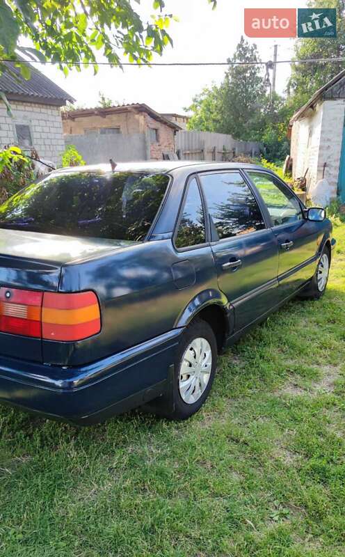 Седан Volkswagen Passat 1994 в Золотоноші