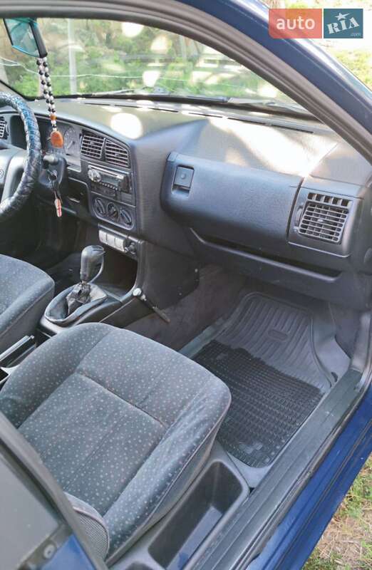 Седан Volkswagen Passat 1994 в Золотоноші