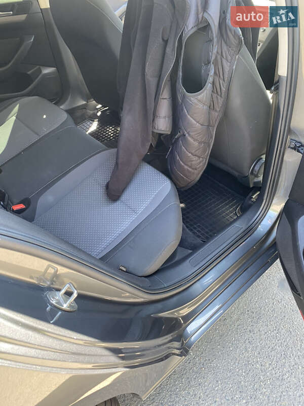 Универсал Volkswagen Passat 2016 в Павлограде фото 5 Универсал Volkswagen Passat 2016 в Павлограде