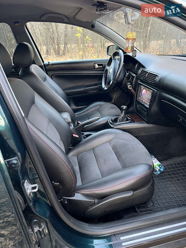 Седан Volkswagen Passat 2002 в Хмельнике