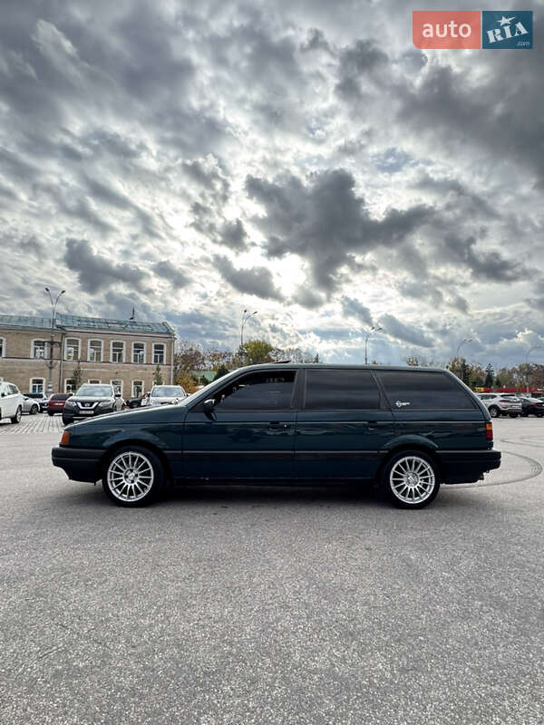 Універсал Volkswagen Passat 1990 в Харкові