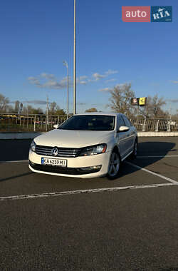 Седан Volkswagen Passat 2011 в Києві