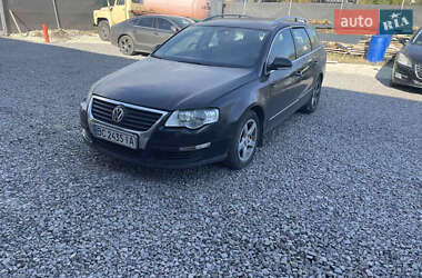 Універсал Volkswagen Passat 2010 в Львові