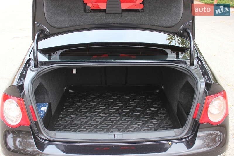 Седан Volkswagen Passat 2009 в Днепре