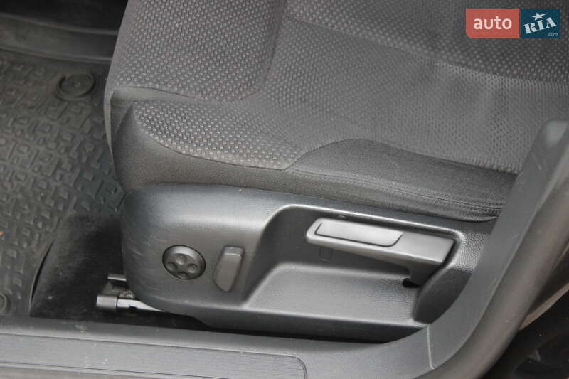 Седан Volkswagen Passat 2009 в Днепре