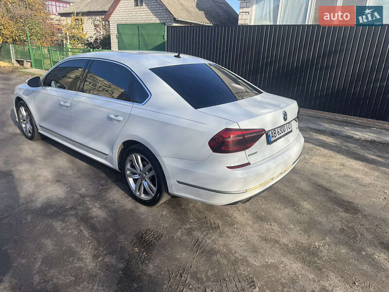 Седан Volkswagen Passat 2017 в Одессе