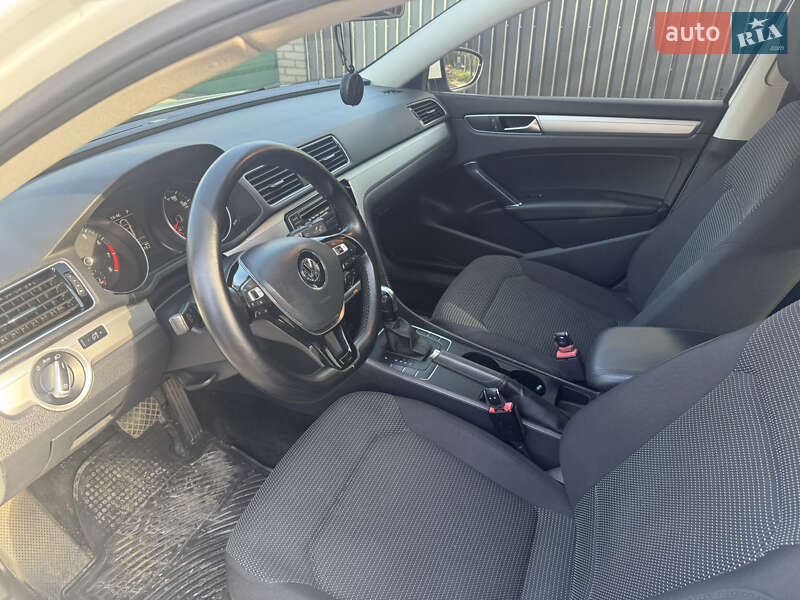 Седан Volkswagen Passat 2017 в Одессе