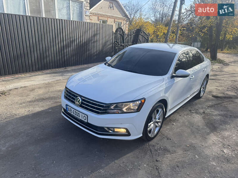 Седан Volkswagen Passat 2017 в Одессе
