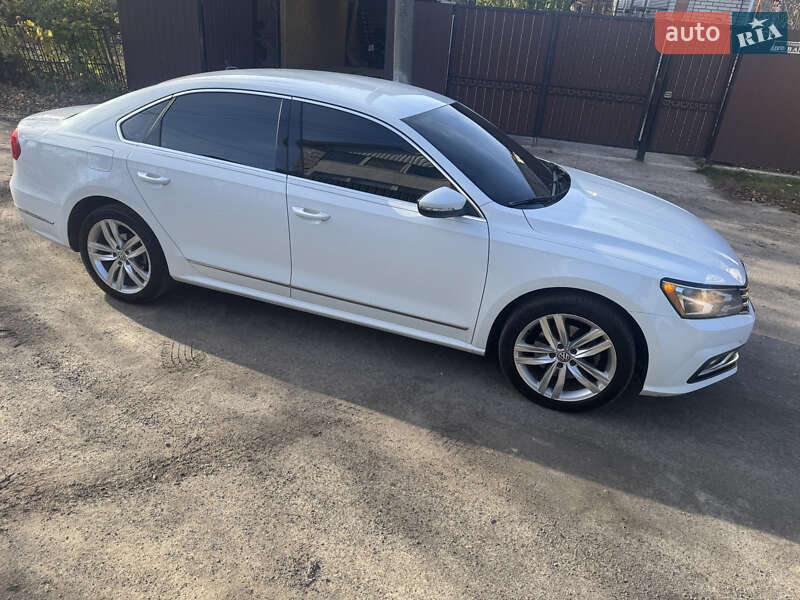 Седан Volkswagen Passat 2017 в Одессе