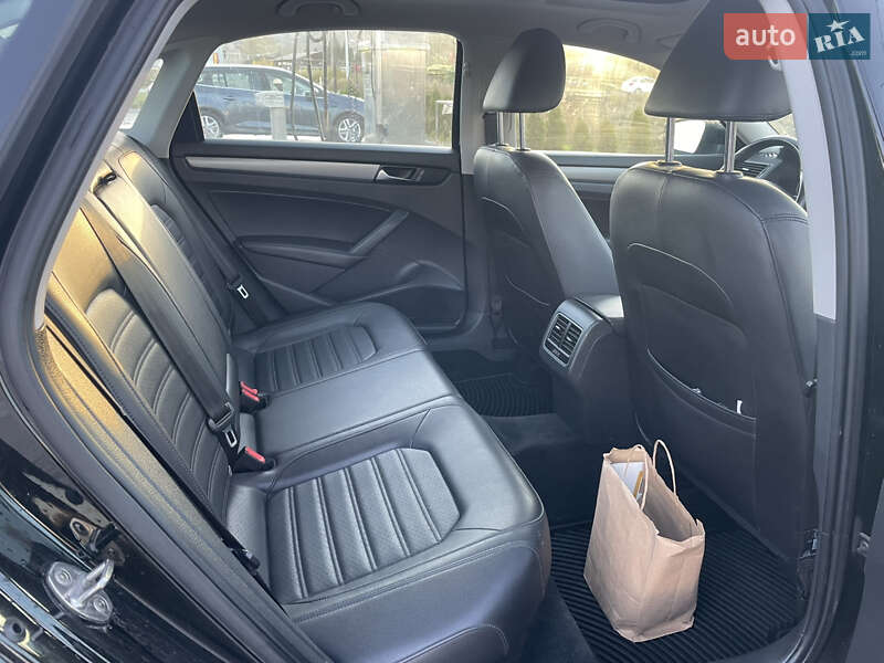 Седан Volkswagen Passat 2015 в Львове