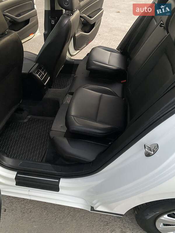 Универсал Volkswagen Passat 2017 в Житомире