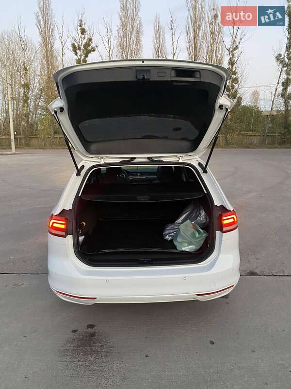 Универсал Volkswagen Passat 2017 в Житомире