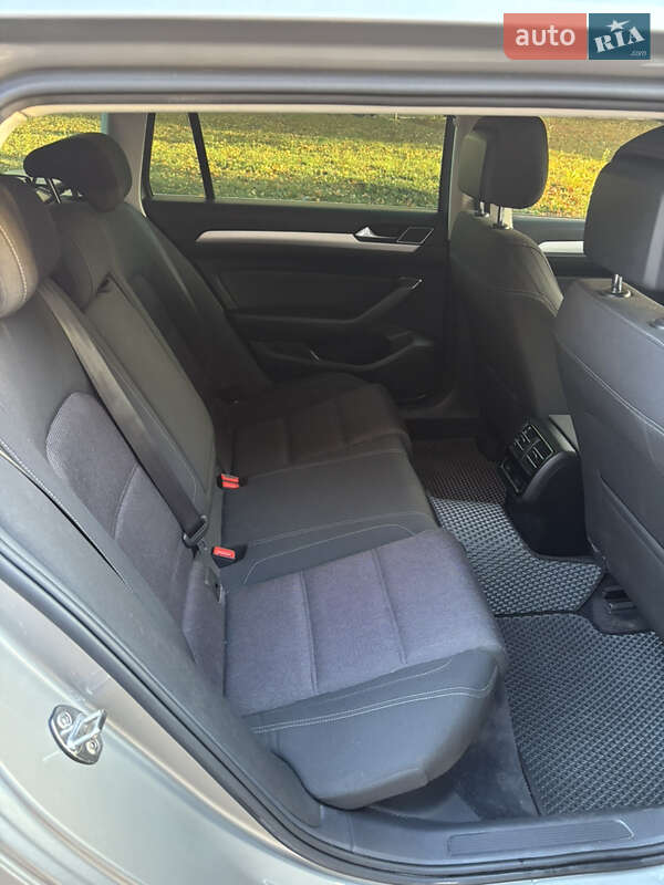 Универсал Volkswagen Passat 2015 в Житомире фото 29 Универсал Volkswagen Passat 2015 в Житомире