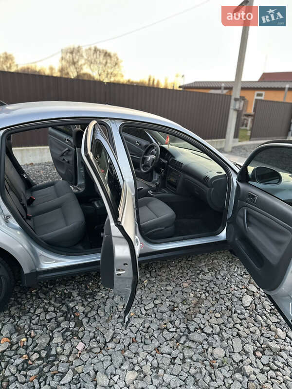 Седан Volkswagen Passat 2004 в Хмельницком