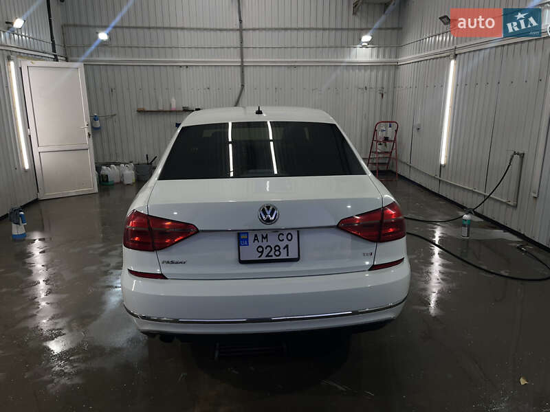 Седан Volkswagen Passat 2016 в Житомире