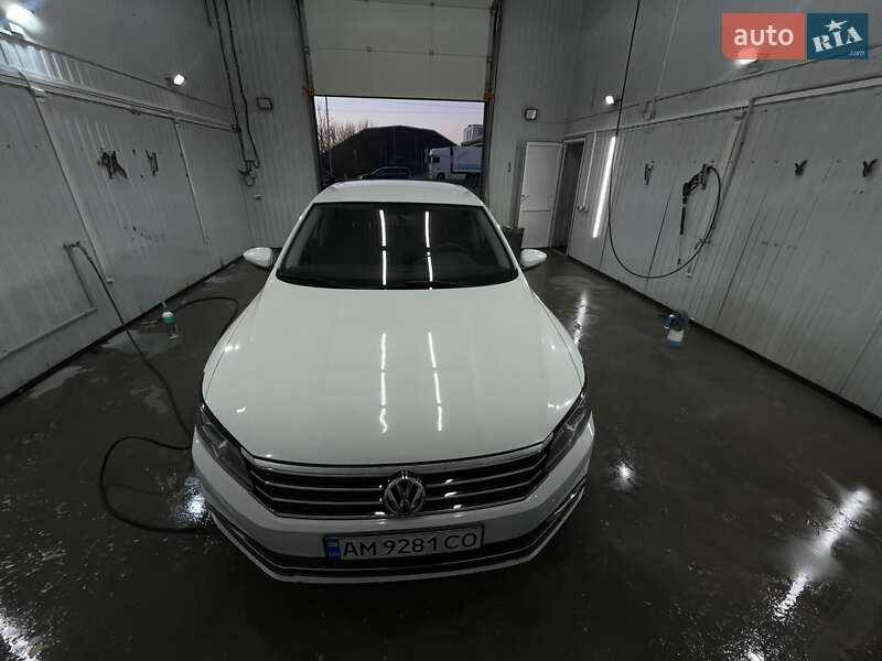 Седан Volkswagen Passat 2016 в Житомире