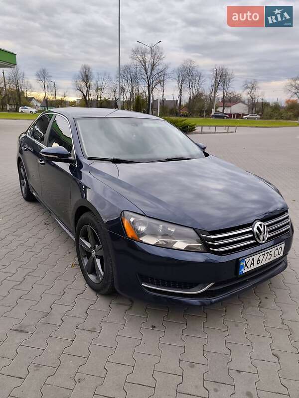 Седан Volkswagen Passat 2012 в Житомире