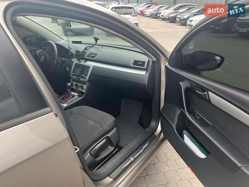 Універсал Volkswagen Passat 2013 в Львові