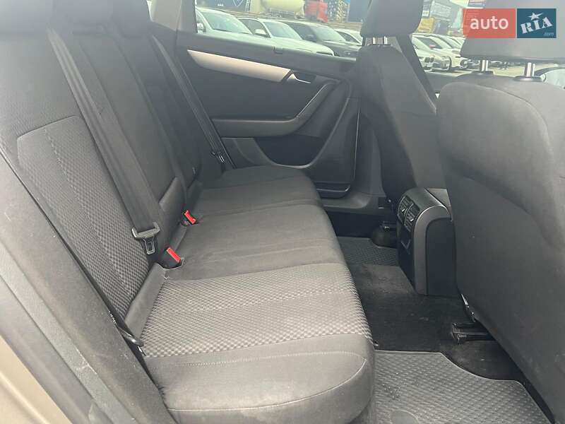 Універсал Volkswagen Passat 2013 в Львові