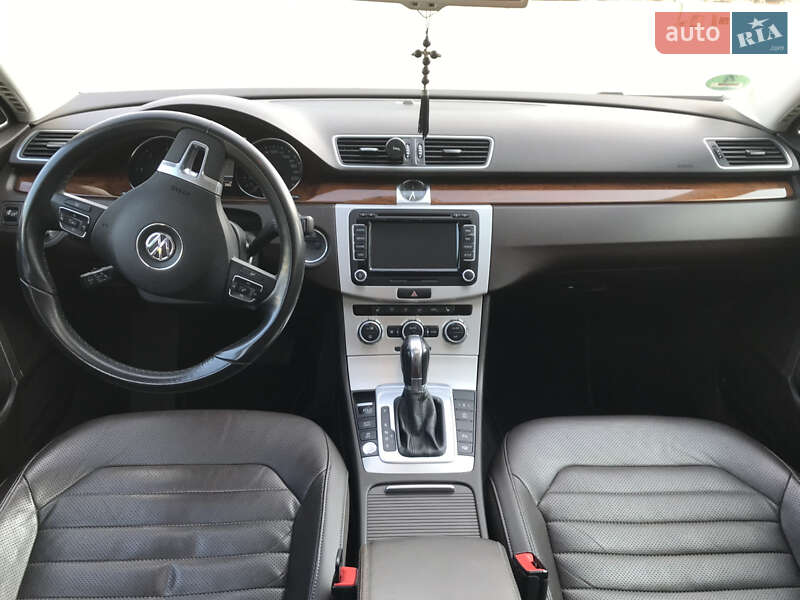 Універсал Volkswagen Passat 2013 в Чернівцях