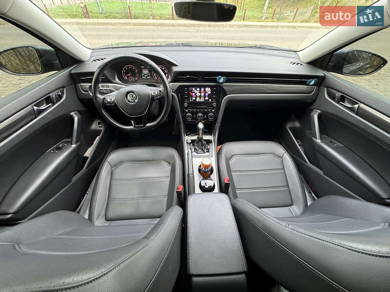 Седан Volkswagen Passat 2020 в Львові