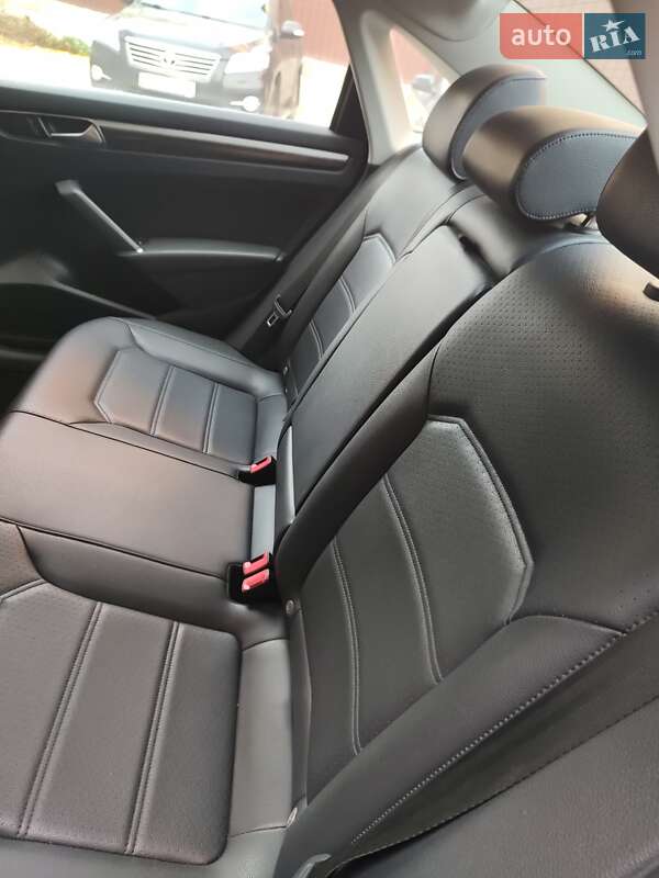 Седан Volkswagen Passat 2016 в Киеве