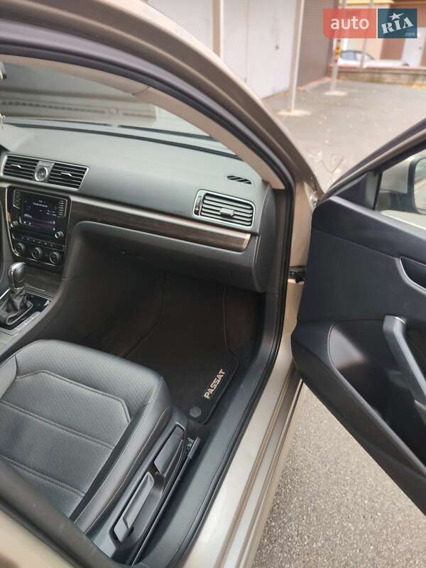 Седан Volkswagen Passat 2016 в Киеве