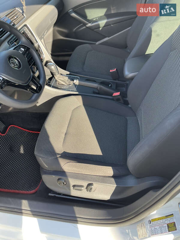 Седан Volkswagen Passat 2018 в Киеве фото 11 Седан Volkswagen Passat 2018 в Киеве