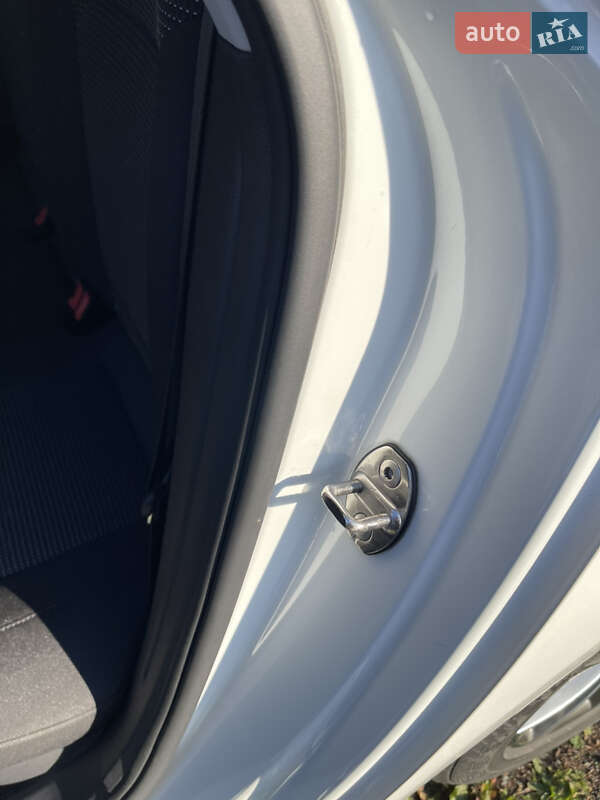 Седан Volkswagen Passat 2018 в Киеве фото 18 Седан Volkswagen Passat 2018 в Киеве