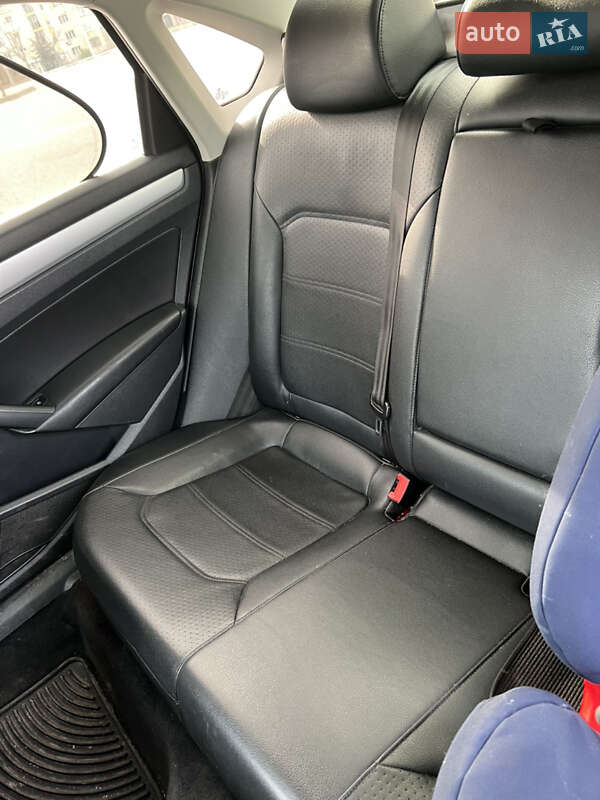 Седан Volkswagen Passat 2012 в Киеве