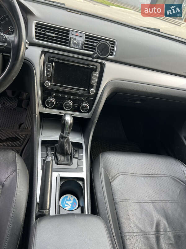 Седан Volkswagen Passat 2012 в Киеве