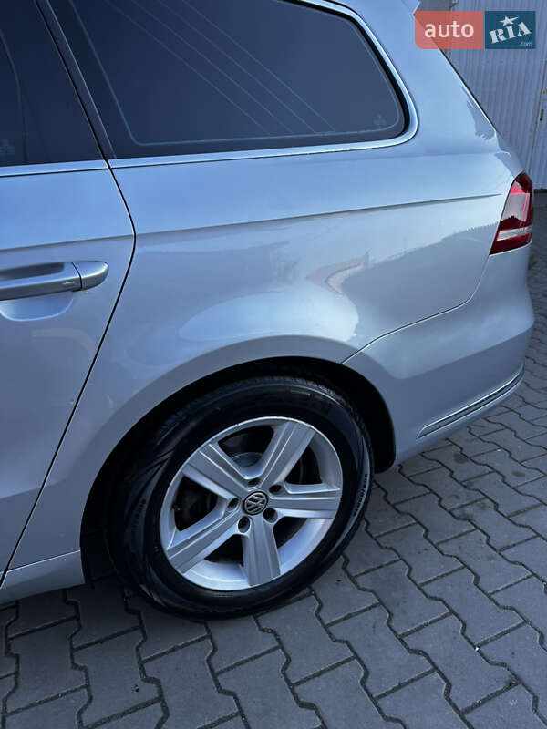 Универсал Volkswagen Passat 2012 в Луцке