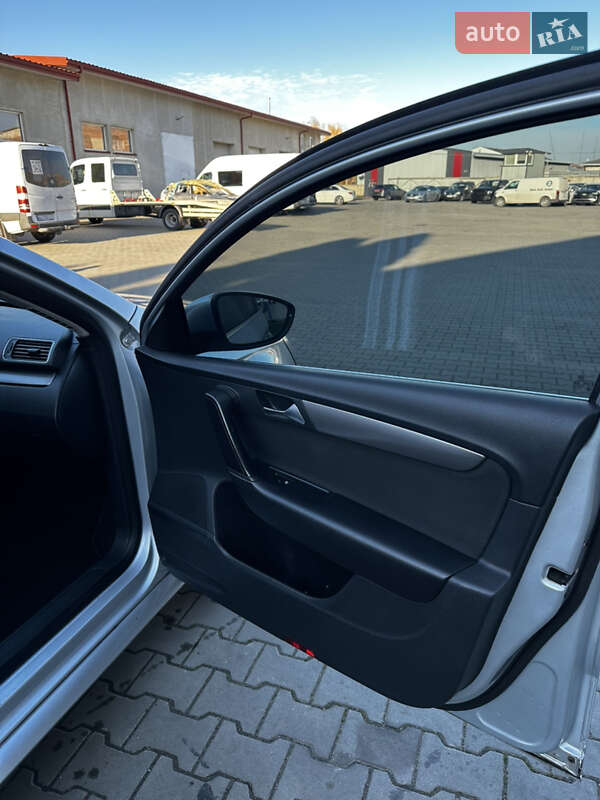 Универсал Volkswagen Passat 2012 в Луцке