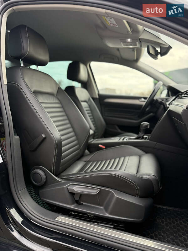 Седан Volkswagen Passat 2019 в Луцьку