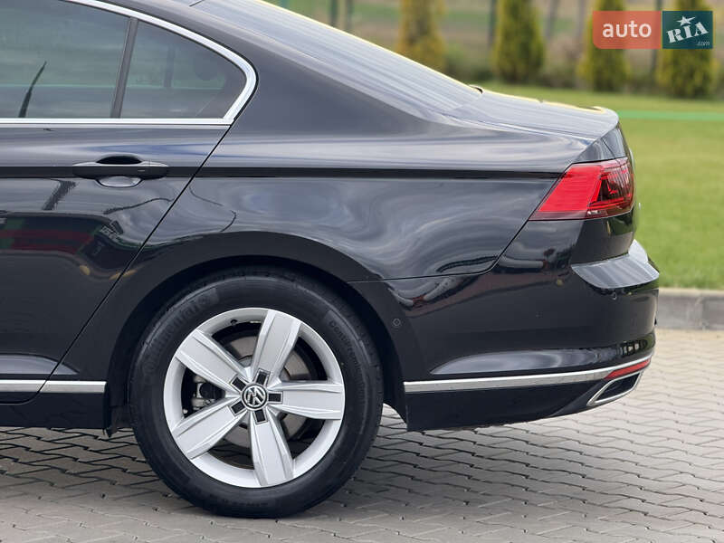 Седан Volkswagen Passat 2019 в Луцьку