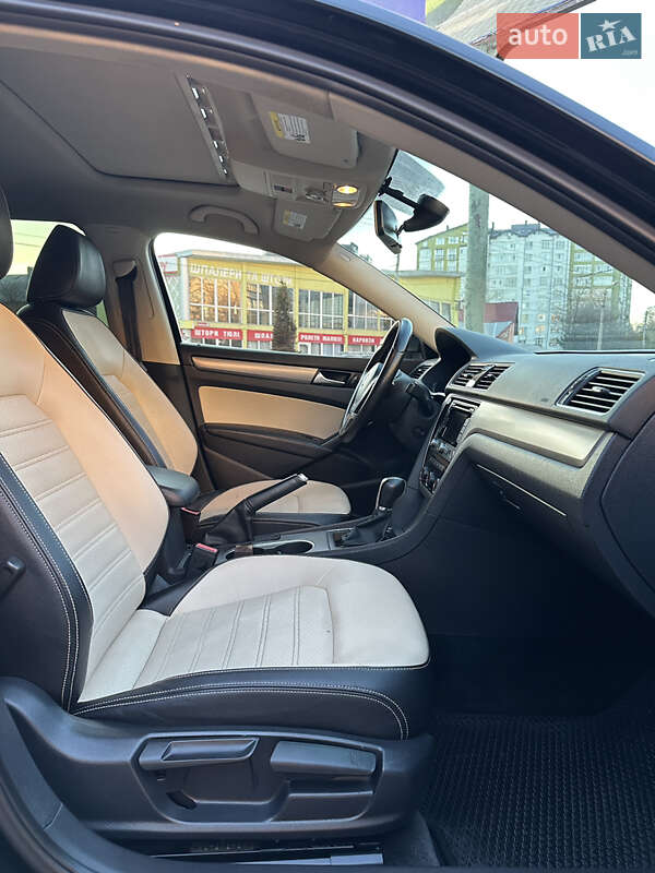 Седан Volkswagen Passat 2015 в Ивано-Франковске