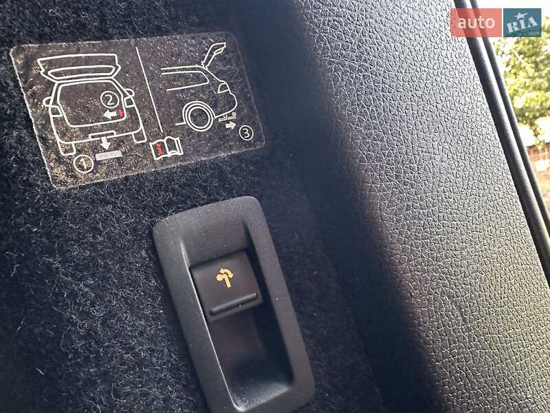 Універсал Volkswagen Passat 2014 в Львові