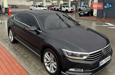 Седан Volkswagen Passat 2015 в Києві