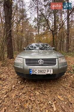 Седан Volkswagen Passat 2002 в Новояворовске