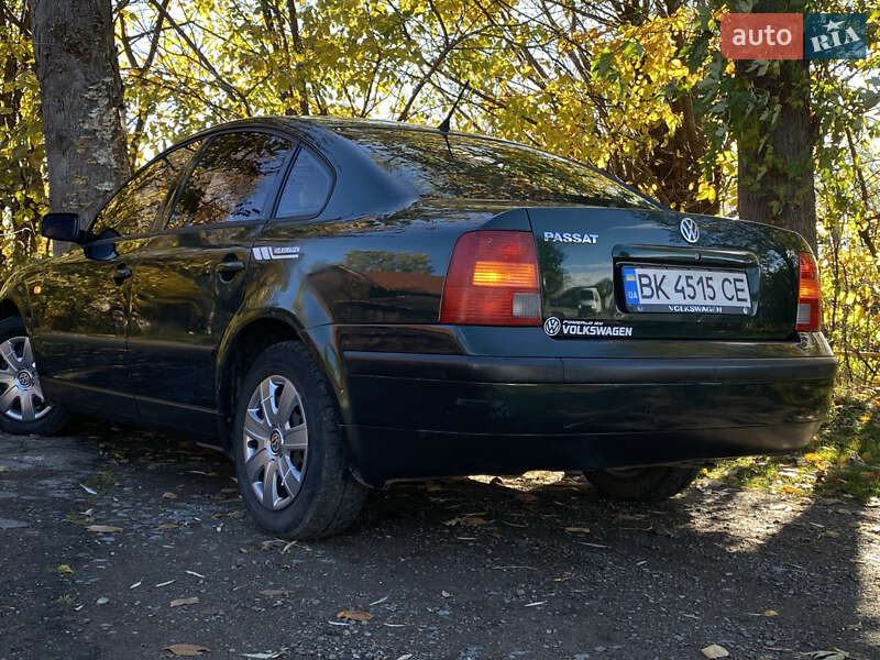 Седан Volkswagen Passat 1999 в Бориславе