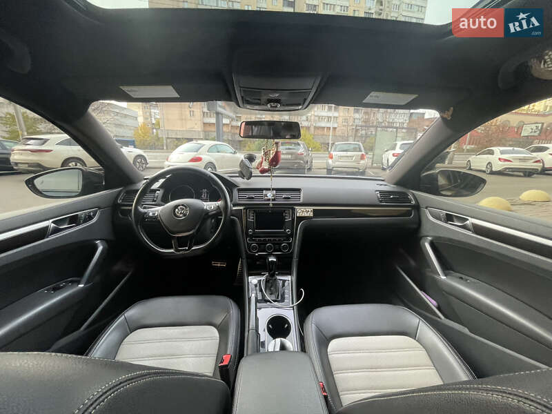 Седан Volkswagen Passat 2018 в Одессе