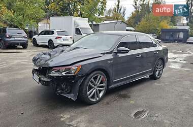 Седан Volkswagen Passat 2016 в Киеве